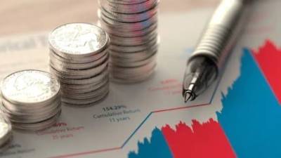 Η εκτίναξη του χρέους των ΗΠΑ και τα υψηλά επιτόκια της Fed αυξάνουν τις αποδόσεις στις διεθνείς αγορές ομολόγων