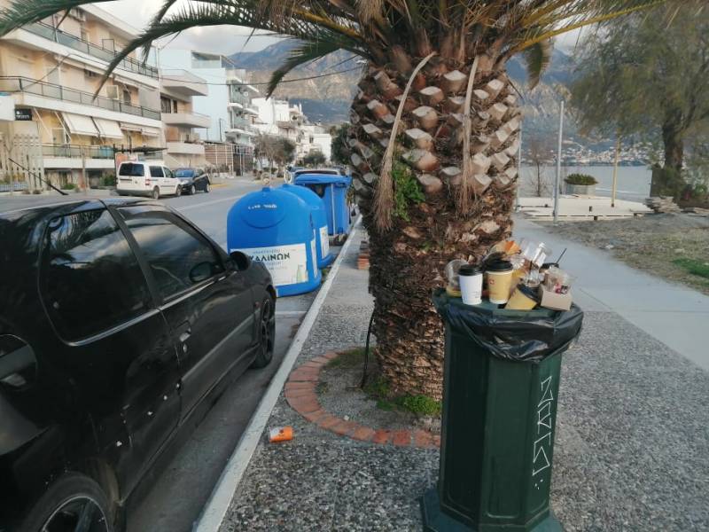 Υπάρχουν και οι κάδοι...