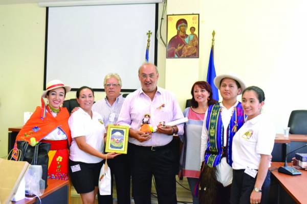 Δώρα και ευχές στην Κυπαρισσία