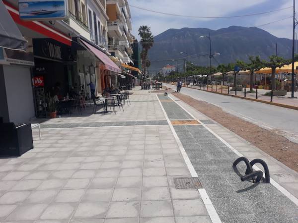 Καλαμάτα: Σε "θερινές διακοπές" η ανάπλαση Ναυαρίνου - Βλέποντας και κάνοντας στην Αναγνωσταρά (βίντεο)