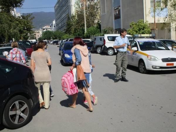 Δημοτικός αστυνομικός έβαλε τάξη στο χάος