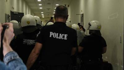 Δίκη Ζακ Κωστόπουλου: Η οργή γονιών Ζακ και Μάγδας Φύσσα για την απόφαση (βίντεο)