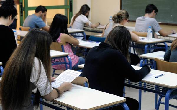 Πανελλαδικές εξετάσεις και ανούσιες μεταρρυθμίσεις