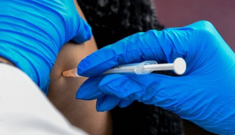 Πώς μπορούν οι Έλληνες του εξωτερικού άνω των 60 να καταχωρίσουν ψηφιακά τον εμβολιασμό τους