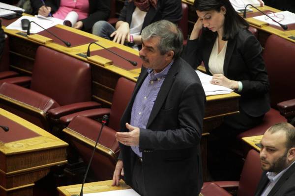 Πετράκος: "Πρέπει να δούμε την τακτική μας που θα επαναφέρει όλες τις προγραμματικές δεσμεύσεις μας"