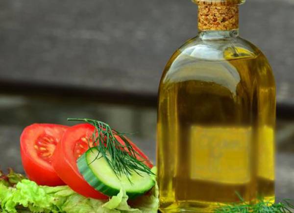 Μόνο τυποποιημένο ελαιόλαδο στα τραπέζια των εστιατορίων