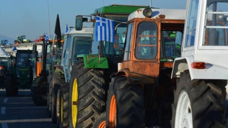 Ποια αγροτικά μπλόκα άνοιξαν και πού θα συνεχιστούν οι αποκλεισμοί δρόμων (βίντεο)