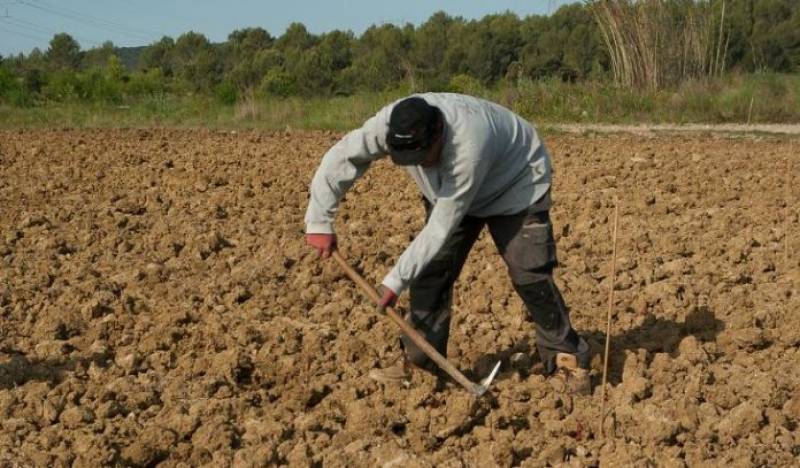 Χαρίτσης με βουλευτές του ΣΥΡΙΖΑ για εργόσημο