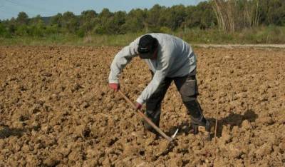Χαρίτσης με βουλευτές του ΣΥΡΙΖΑ για εργόσημο