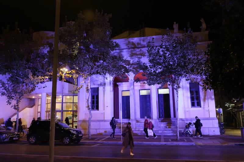 Με μπλε χρώμα του διαβήτη φωταγωγήθηκε το Πνευματικό Κέντρο Καλαμάτας (βίντεο)