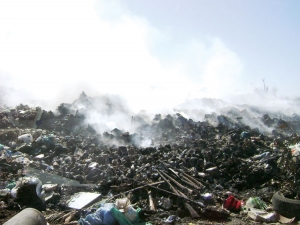 Καίγεται η χωματερή στους Γαργαλιάνους