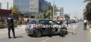 Αυτοκίνητο προσέκρουσε σε φοίνικα και κολόνα στη Νέα Είσοδο Καλαμάτας