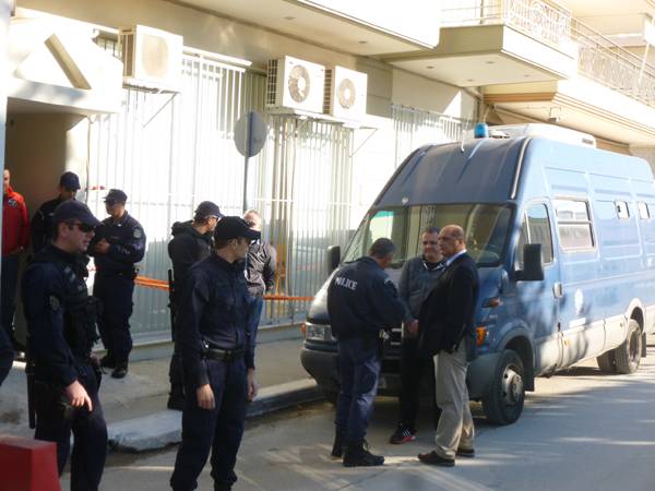 Οι δίκες αναβάλλονται σαν τις μεταρρυθμίσεις