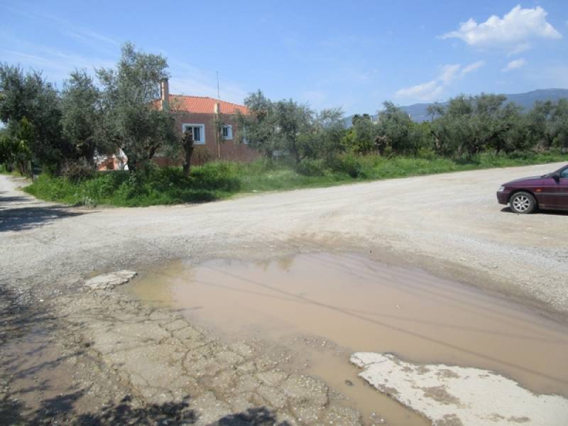 Παραμένει χωμάτινος