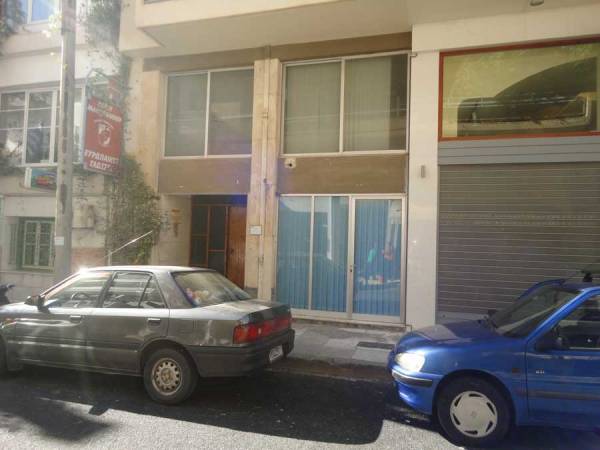 50χρονος έπεσε από τον 4ο όροφο και σκοτώθηκε στην Καλαμάτα