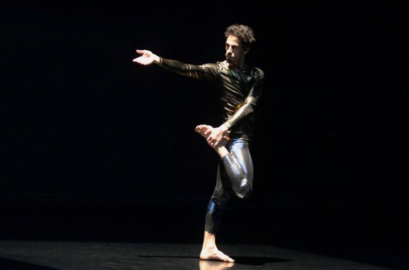 30ό Διεθνές Φεστιβάλ Χορού Καλαμάτας: Μαγνητίζει η παράσταση "Χίλια" του Χάρη Γκέκα