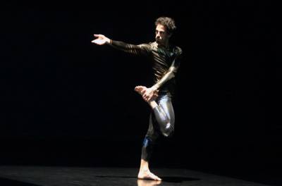 30ό Διεθνές Φεστιβάλ Χορού Καλαμάτας: Μαγνητίζει η παράσταση "Χίλια" του Χάρη Γκέκα