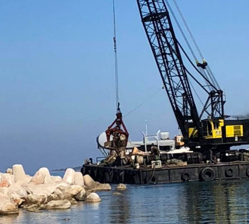 Εργασίες στο αλιευτικό καταφύγιο Μαραθούπολης