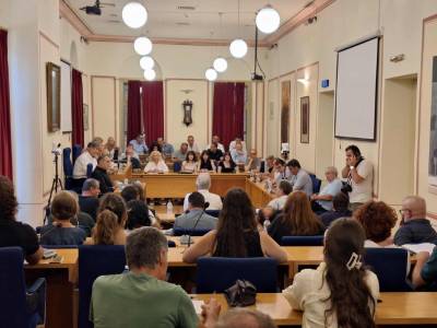 Δημοτική Επιτροπή: Αντιπαράθεση για τον ρόλο του Συμβουλίου Νεολαίας και τον εθελοντισμό