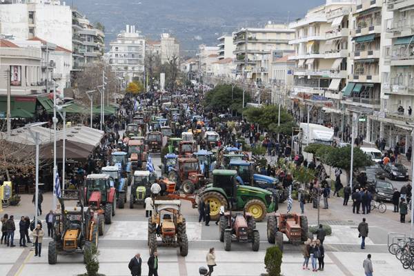 Επίδοξοι σωτήρες στο δρόμο της απόγνωσης