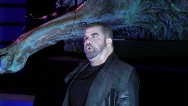 Ο Καλαματιανός βαρύτονος Δημήτρης Πλατανιάς στην "Ε": “Τα ερεθίσματά μου ήταν οι γονείς μου”