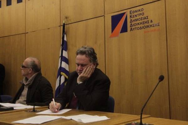 Κατρούγκαλος σε Τσίπρα: Πλαστό το δημοσίευμα. Δεν υπέγραψα συμφωνητικά με υπαλλήλους σε διαθεσιμότητα.