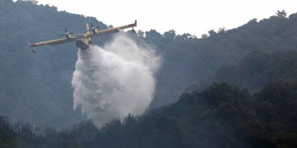 Σε εξέλιξη φωτιά στο Άστρος Κυνουρίας - Δεν απειλείται κατοικημένη περιοχή