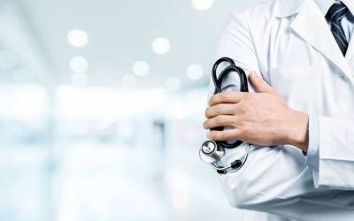 Γιατρός του ΙΚΑ στη Θεσσαλονίκη συνελήφθη για «φακελάκι»