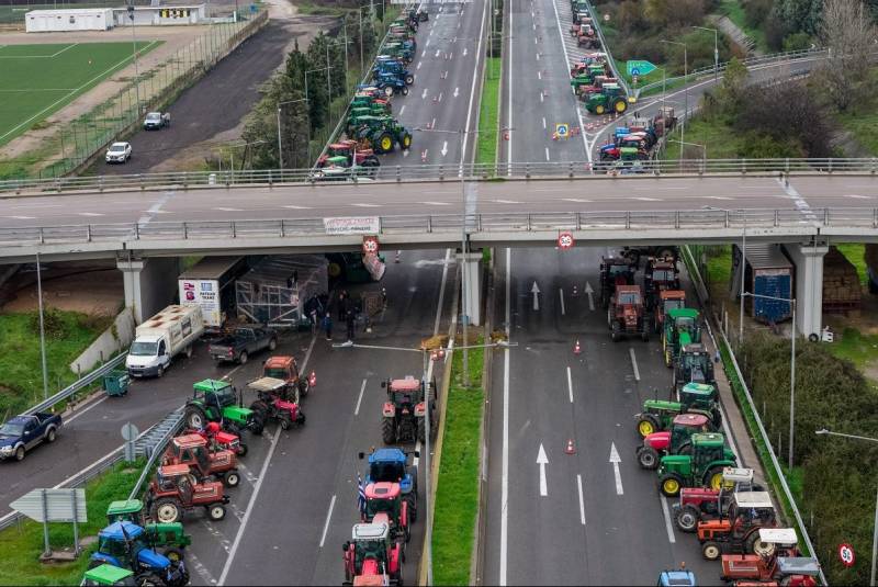 Στον “αέρα” η συνάντηση Μητσοτάκη με τους αγρότες (βίντεο)