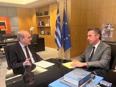 Προτάσεις Μαντά σε Χατζηδάκη για στήριξη μικρομεσαίων επιχειρήσεων