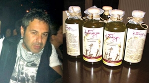 Μάζεψε παραδοσιακά "Λιοδάκρυ", το τυποποίησε και το… δώρισε