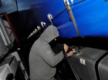 Τσιγγάνος έκλεβε καύσιμα από αυτοκίνητα στο Αργος