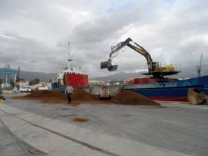 1.200 τόνοι πυρηνόξυλο από Καλαμάτα για Κρήτη