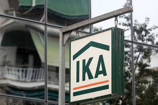 2 χρόνια με αναστολή στην πρώην προϊσταμένη του ΙΚΑ Καλαμάτας, που κολλούσε ένσημα στα παιδιά της!