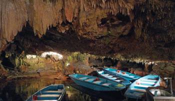 Ταλαιπωρία τουριστών στα Σπήλαια του Διρού λόγω έλλειψης λεμβούχων