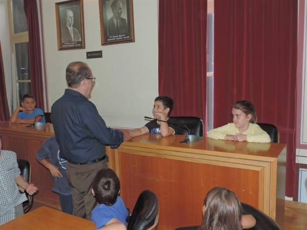 Μαθητές από το 11ο Δημοτικό Σχολείο στο Δημαρχείο Καλαμάτας