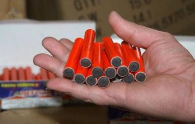 Δύο συλλήψεις για κροτίδες σε Κόρινθο και Μολάους