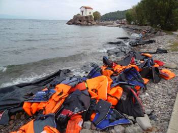 Μυτιλήνη: &#039;Αλλο ένα παιδί νεκρό, σε λέμβο με μετανάστες (φωτογραφίες)
