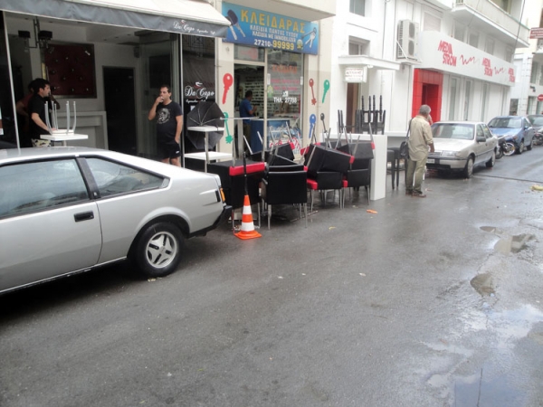 Η Καλαμάτα μετράει τις πληγές από την πλημμύρα - Κάτοικοι και επαγγελματίες διαμαρτύρονται στην "Ε"