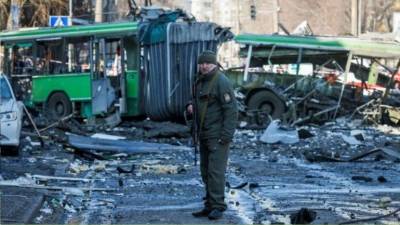 Ουκρανία: Τρεις νεκροί και πέντε τραυματίες από ρωσικό βομβαρδισμό κατά λεωφορείου στη Χερσώνα