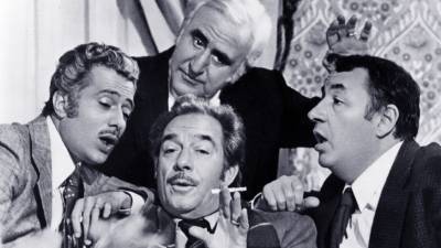 Προβολή της κωμωδίας "Οι εντιμότατοι φίλοι μου"