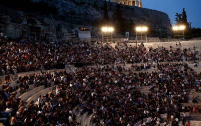 Επιστροφή σε θέατρα και συναυλίες από σήμερα