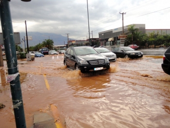 Η Νέα Είσοδος πλημμυρίζει με νερά από την… Αθηνών