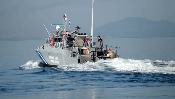 Επιχείρηση διάσωσης 54χρονου, που έπεσε απο καταμαράν στη Φοινικούντα