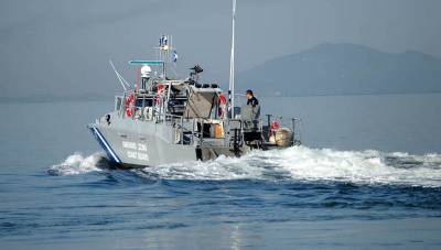 Επιχείρηση διάσωσης 54χρονου, που έπεσε απο καταμαράν στη Φοινικούντα