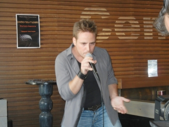 ΕΚΔΗΛΩΣΗ ΣΤΟ "CENTRO" ΓΙΑ ΤΟ ΝΙΚΗΤΗ ΤΟΥ "OPEN MIC MESSINIA": Παρουσιάστηκε χθες το πρώτο single του Δημήτρη Διαμάντη (βίντεο)