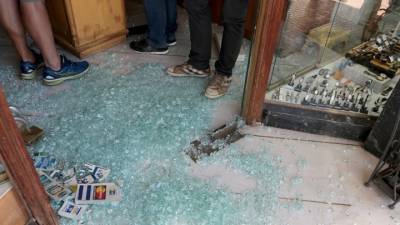 Αιγάλεω: Εμβόλισαν με αυτοκίνητο την βιτρίνα κοσμηματοπωλείου και αφαίρεσαν κοσμήματα (βίντεο)