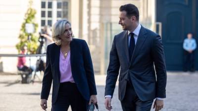 Η Μ. Λεπέν παρότρυνε τον Ζ. Μπαρντελά να ετοιμαστεί για τις προεδρικές εκλογές του 2027