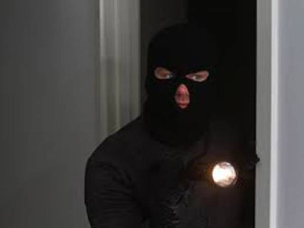 12 Αλβανοί έκλεβαν και λήστευαν στην Πελοπόννησο