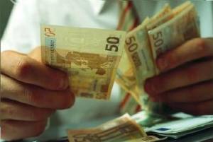 Τσιγγάνος έκανε τον εφοριακό και πήρε 350 ευρώ από ηλικιωμένη